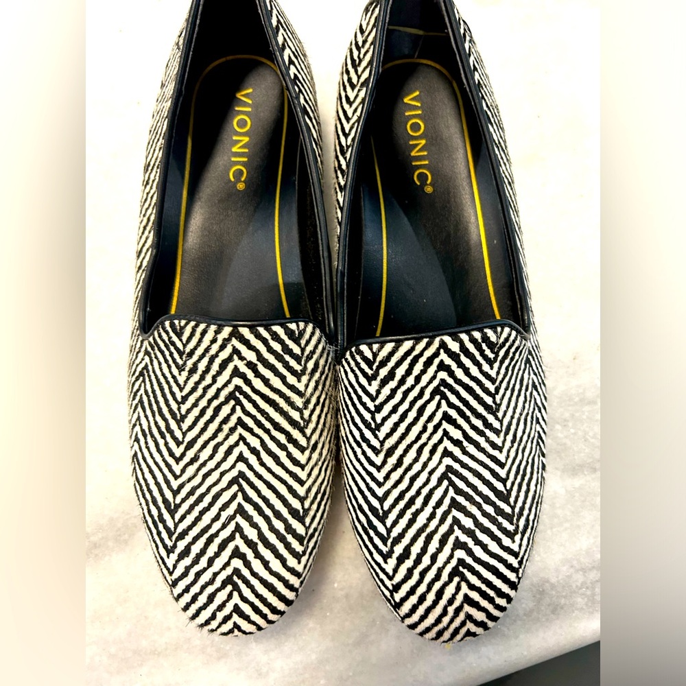 Vionic Black and White Zebra-Patterned Flats
